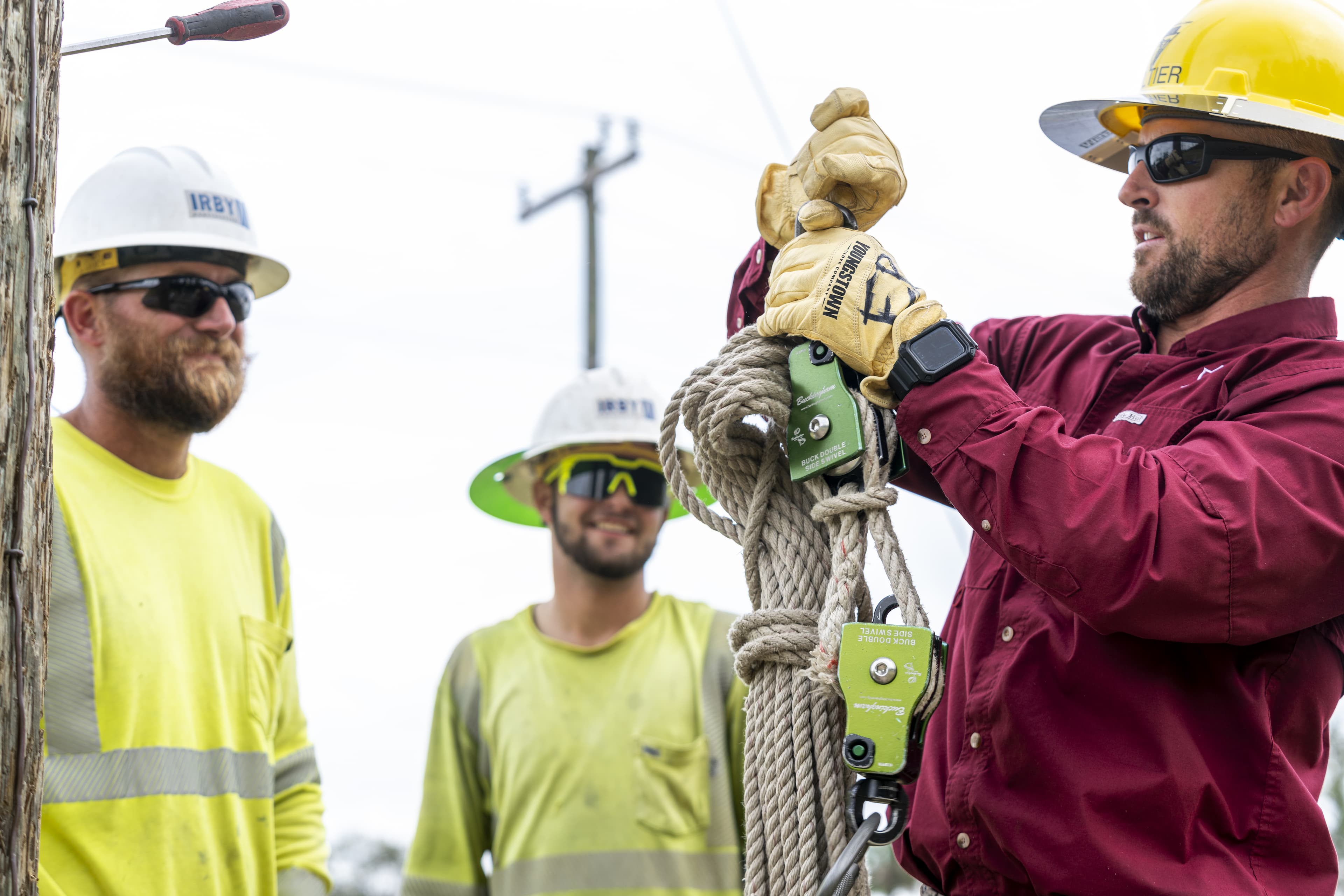 NLC instructor training two apprentice lineman on rigging
